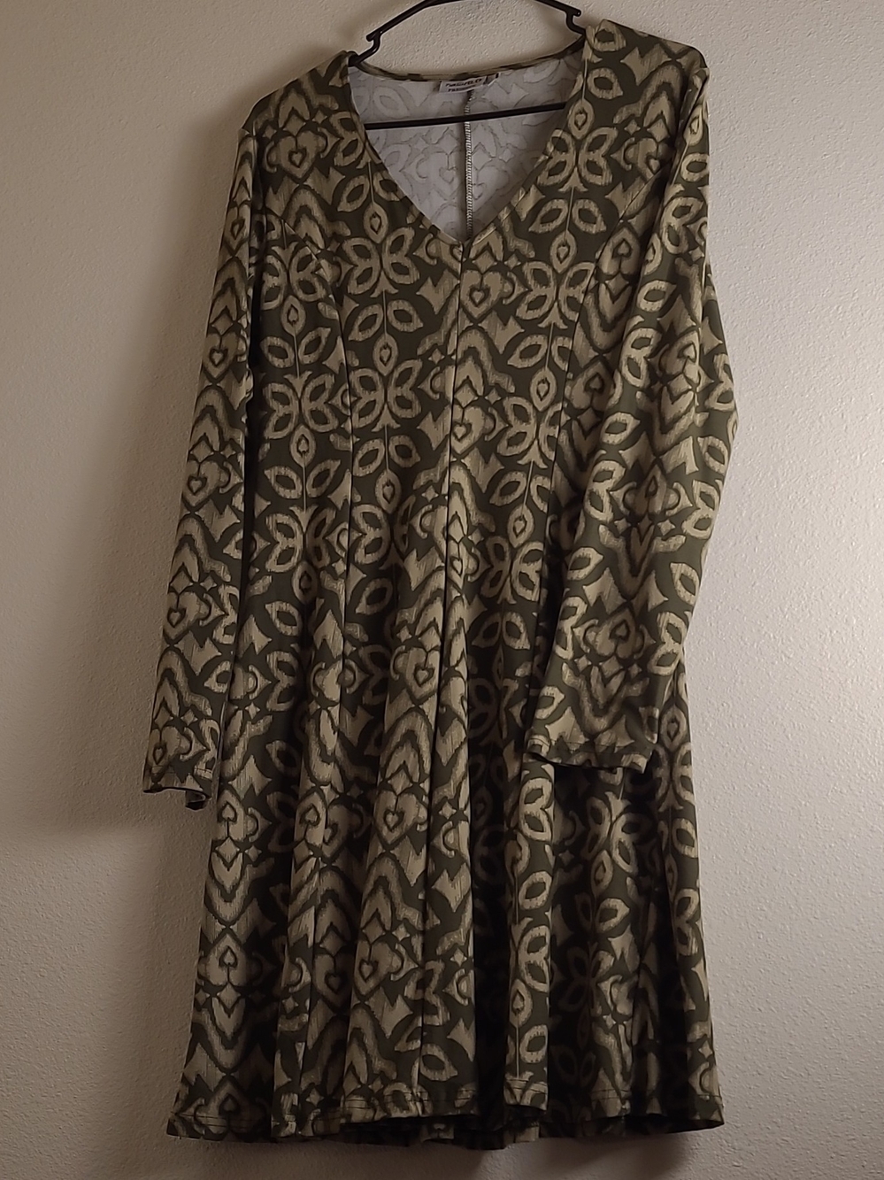Natura Preserve Olive Patterned V-Neck Long Sleeve Women’s Midi  Dress Size Lg